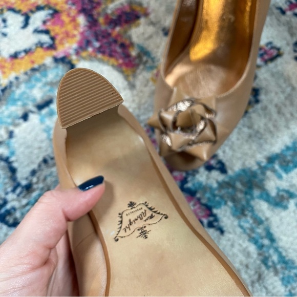 Anthropology Miss Albright Solid Tan Leather Platform Slip-On With Leather Bow - Picture 7 of 9